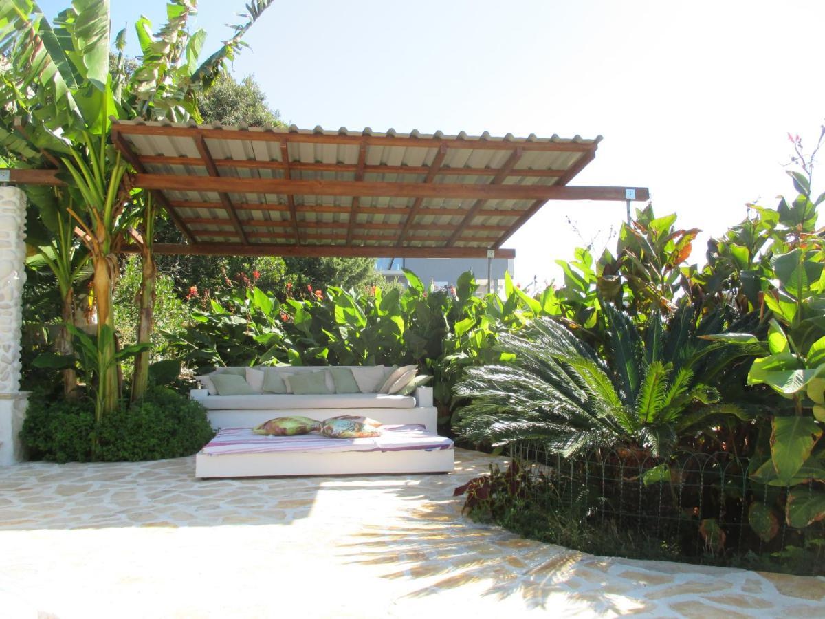 Relax Tiny Villas 40 Meters Of The Beach Zrnovo Екстериор снимка
