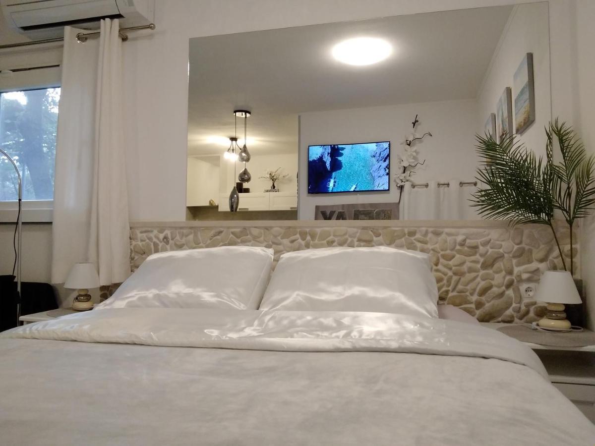 Relax Tiny Villas 40 Meters Of The Beach Zrnovo Екстериор снимка