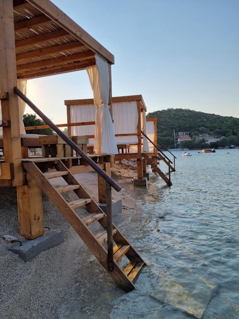 Relax Tiny Villas 40 Meters Of The Beach Zrnovo Екстериор снимка