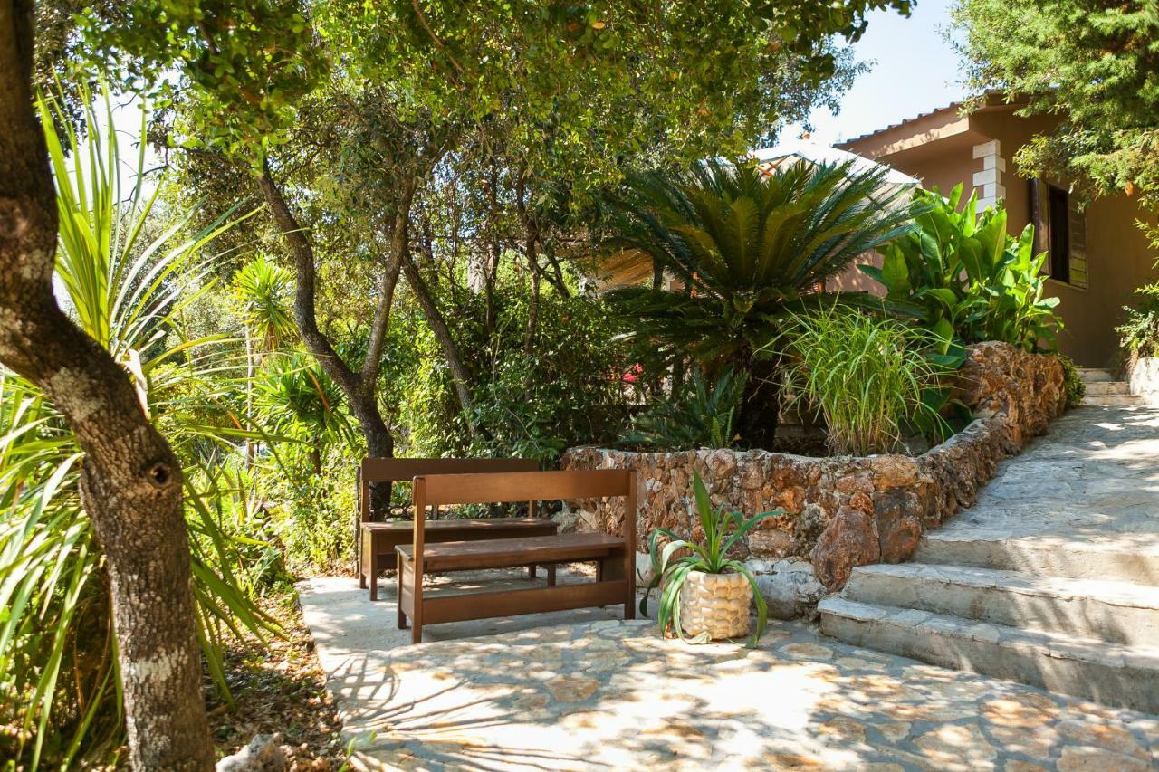 Relax Tiny Villas 40 Meters Of The Beach Zrnovo Екстериор снимка