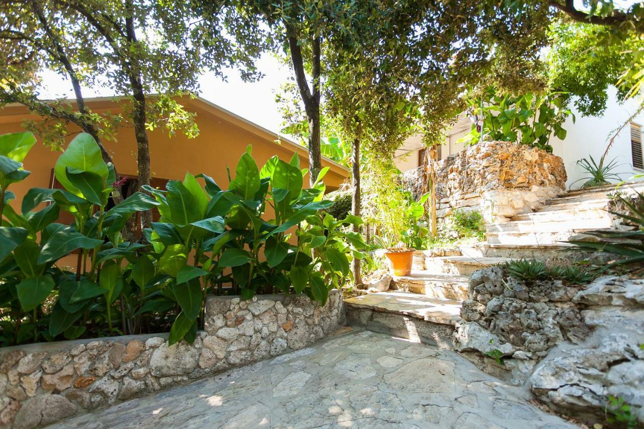 Relax Tiny Villas 40 Meters Of The Beach Zrnovo Екстериор снимка
