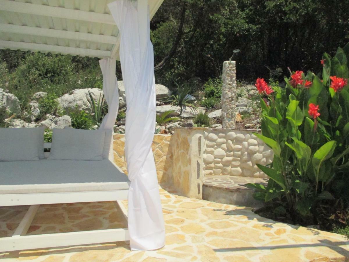 Relax Tiny Villas 40 Meters Of The Beach Zrnovo Екстериор снимка